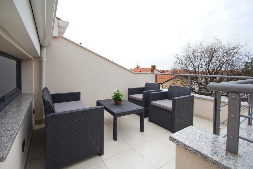 Apartments Adria Porec Bagian luar foto